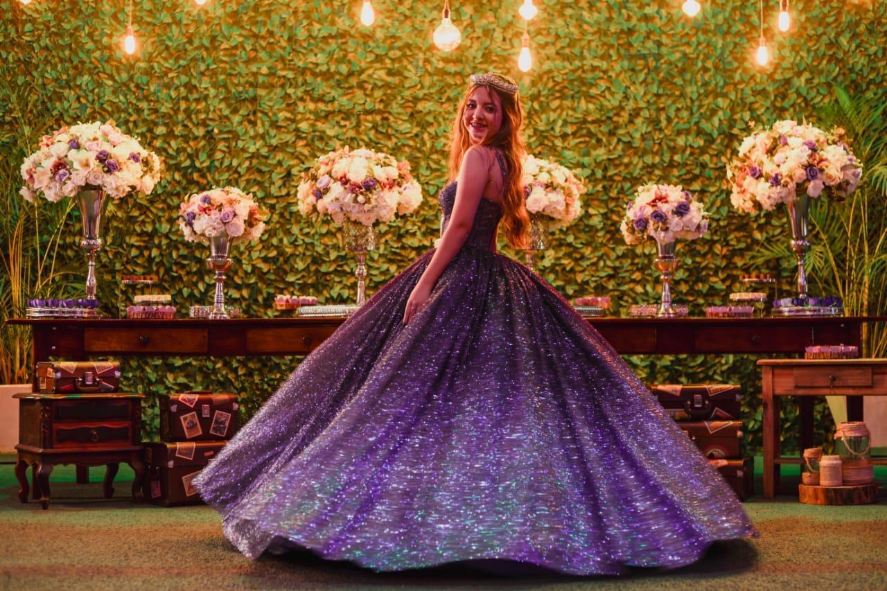 Festa de 15 anos realizada pela Emeny's Eventos